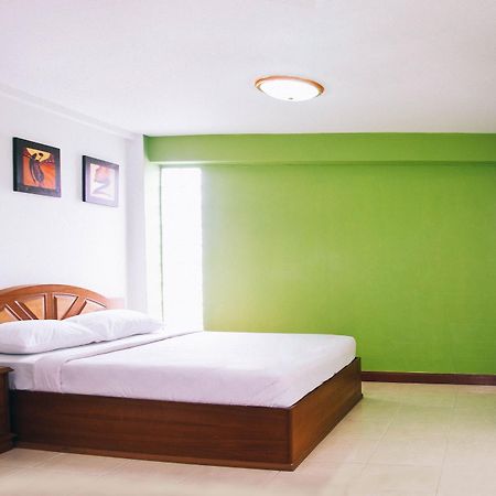 Motel Golden House @ On-Nut Station Bangkok Esterno foto
