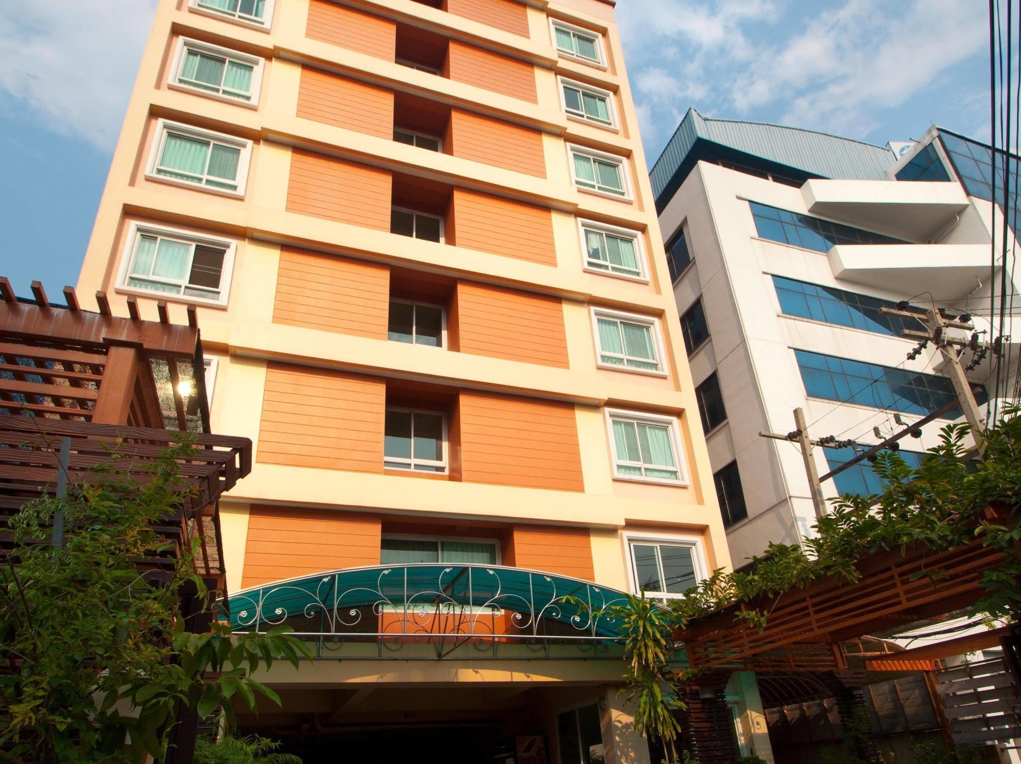 Motel Golden House @ On-Nut Station Bangkok Esterno foto