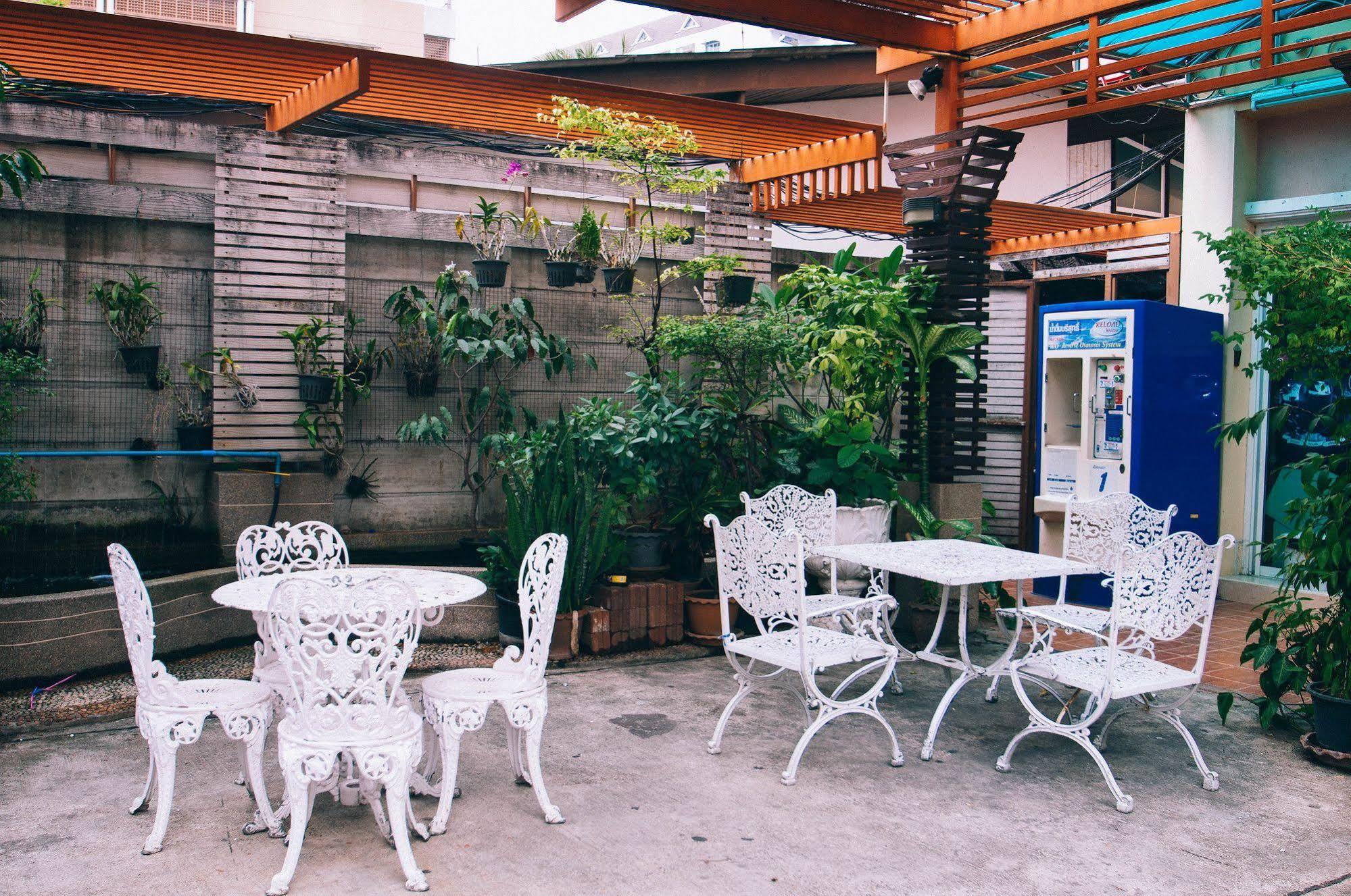 Motel Golden House @ On-Nut Station Bangkok Esterno foto